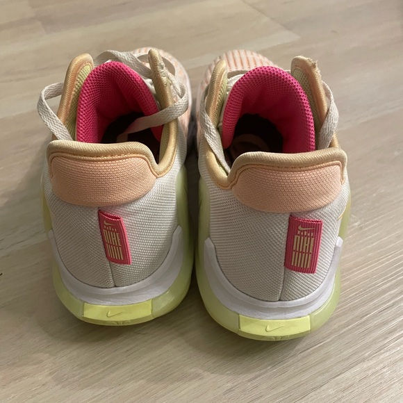 Nike Men’s Size 8 Nike LeBron Witness VI 'Melon Tint' White Lemon Twist - Picture 6 of 8